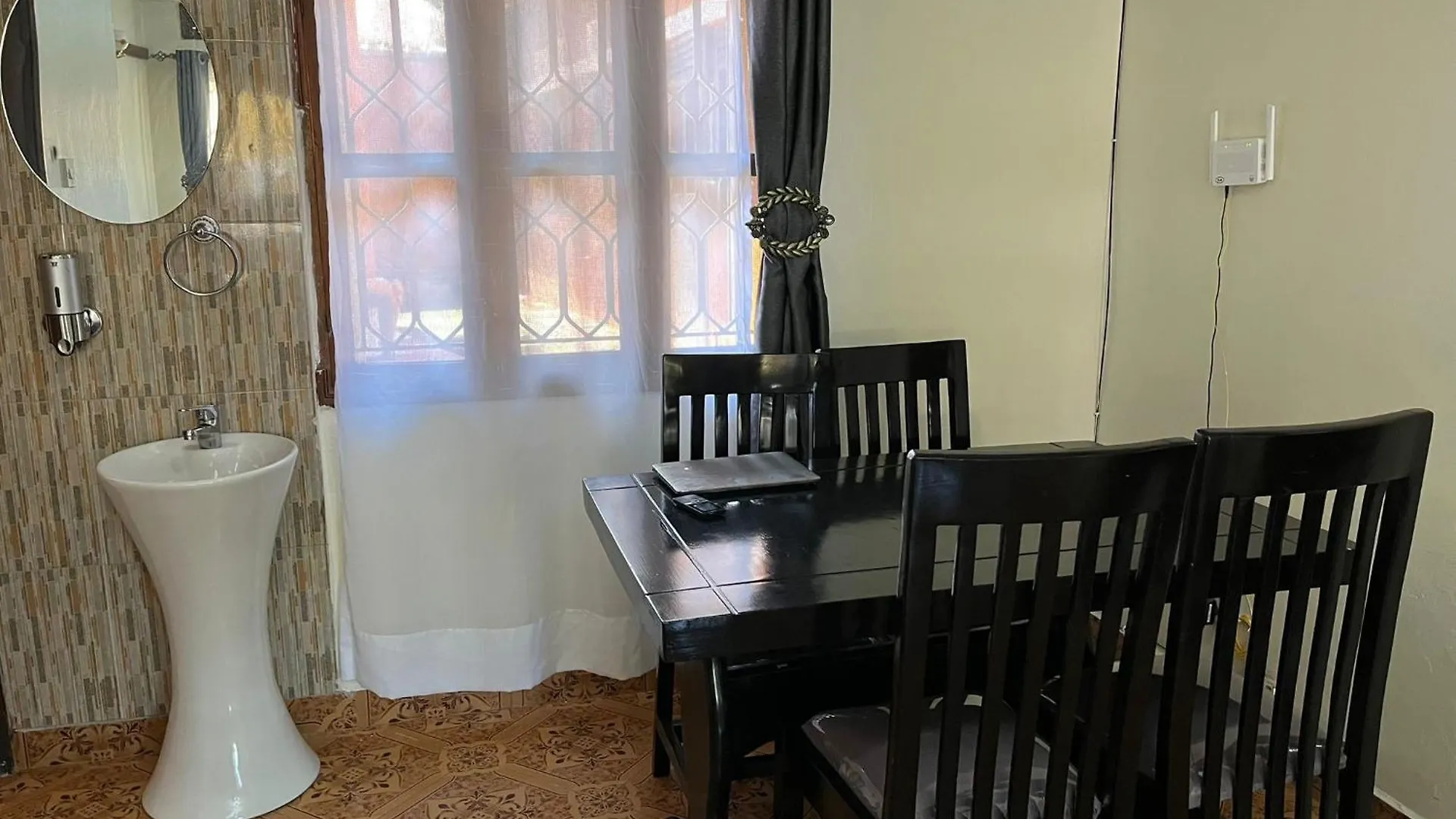 كامبالا Albertine Vacations Cottages أوغندا